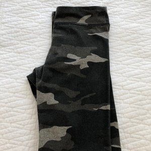 Camouflage Garage leggings